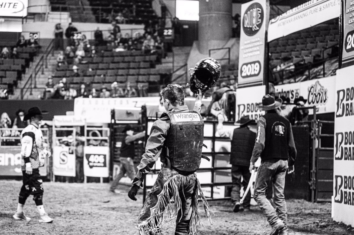 littlefai_1620's tweet photo. Rodeo photography might be my new favorite hobby 🤘🏻

#rodeophotography #NILE #travelphotos #funlivin https://t.co/9vgrLR3Mr0