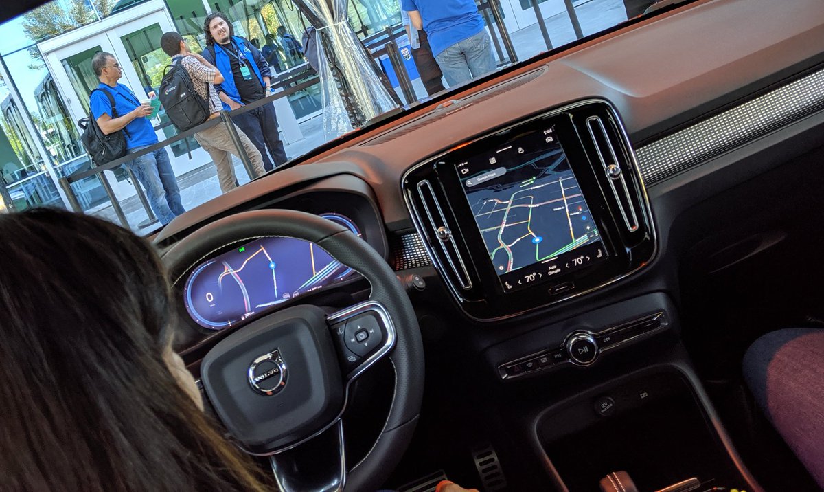 cybo42's tweet photo. Android Auto looks pretty sweet #AndroidDevSummit https://t.co/lL4rsKDK3C