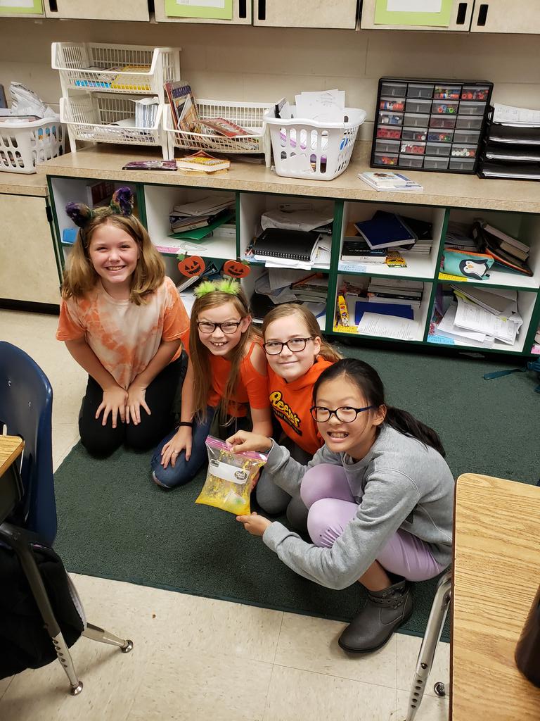 LeahOmweg's tweet photo. When you ask your child who teachs science for engaging ideas to explore matter, you get Chemical Change Fun #lovemyteacherdaughters 
@Lruffieux @gr8gbe https://t.co/fxsW4sGuH8