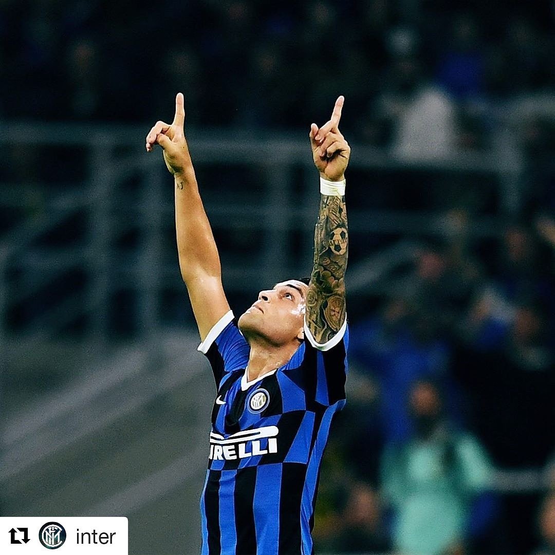 official_lgs's tweet photo. 🔵⚫⚽️ L'inter vince 2 a 0 contro il Borussia, e si avvicina agli ottavi 

#lgs https://t.co/kKh1ZzyBCp