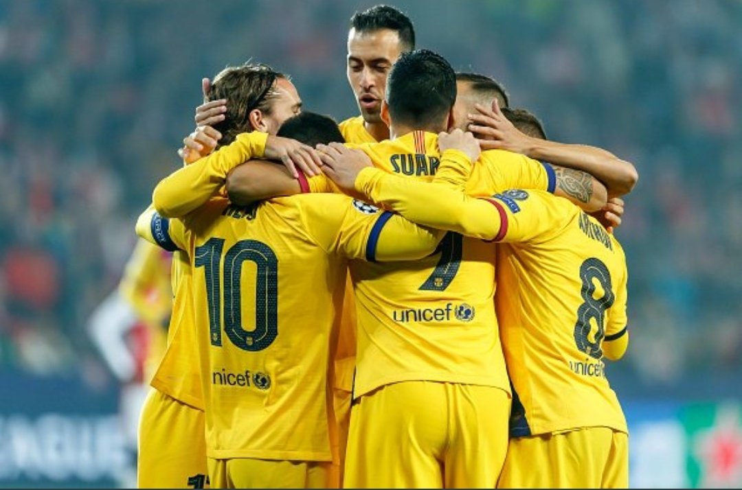 ElGolTv's tweet photo. FT. SLAVIA PRAGA 1 - 2 BARÇA. 

➔ Victoria muy trabajada. 
➔ Partido muy completo de Messi, hizo el primer gol.
➔ Suárez continúa con su sequía fuera de casa.
➔ Partidazo de Ter Stegen.
➔ Buen partido de Semedo. 
➔ Slavia Praga supo competir y les puso las cosas difíciles. https://t.co/x26q91QDRz