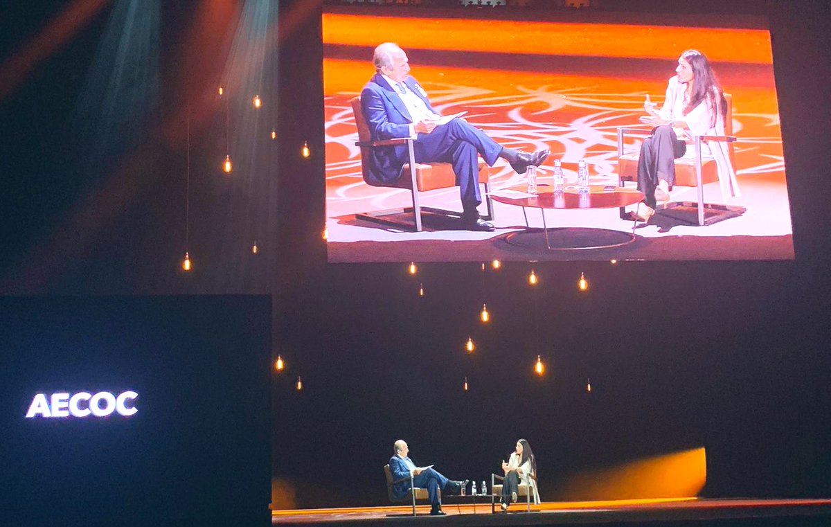 veronicapascboe's tweet photo. Que agradable conversar con Juan Manuel González Serna de @CerealtoSiro, compartiendo sueños, futuro, cambio, #digitalización, #talento y talente.

#ConAECOC 
#beASTI #industria40 #talento40 https://t.co/EQ1sZKVS1S