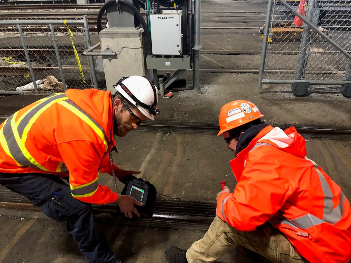 HerzogRailroad's tweet image. Each year, Herzog performs inspections on 300,000+ miles of track across North America. Today, our crews examine a stretch of commuter rail in Canada with our Series 4000 UTV. In the Southeast US, rail breaking crews discover transverse defects on Class 1 track. #railtesting