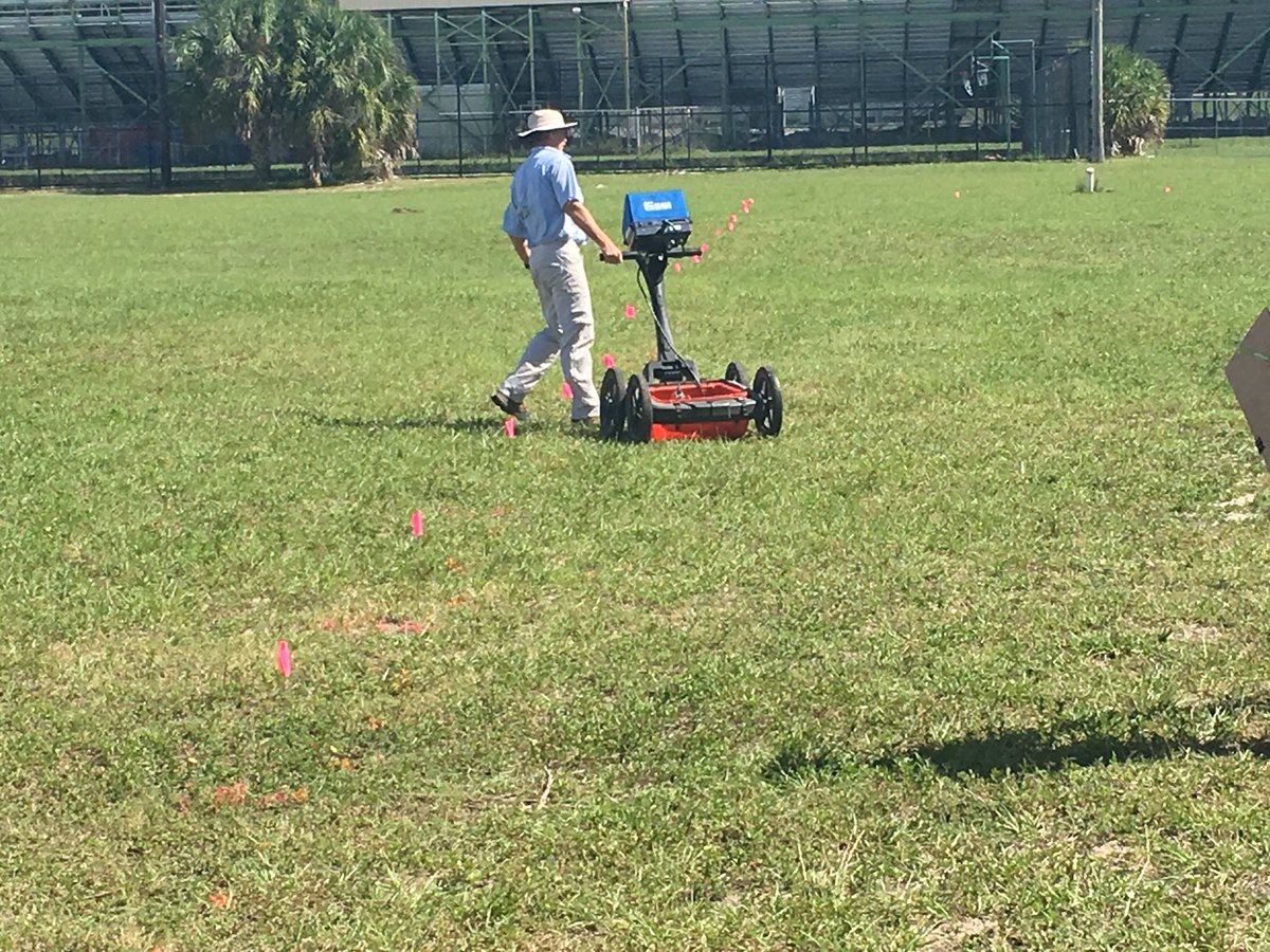 DaveJordanBN9's tweet photo. Geological crews from @StPeteFL -based #Geoview are surveying a portion of land at Kings High School in @HillsboroughFL to determine if it covers an abandoned cemetery. @BN9 #bn9hillsborough https://t.co/sfgk53XSRp