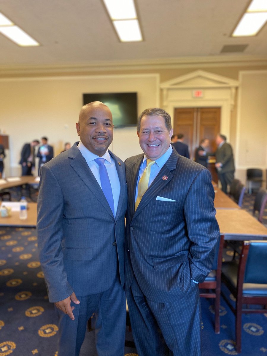 RepJoeMorelle's tweet image. “...reunited and it feels so good!” 🎶

Great to be back with my dear friend @CarlHeastie as we continue our work to move New York forward!