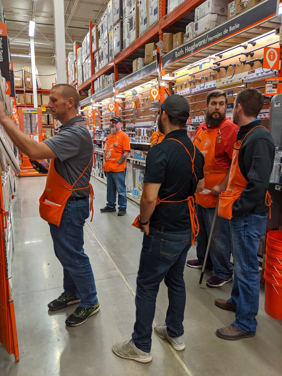 JeannieJ8981's tweet photo. DEM Andrew and ASM Justin doing a quality walk on our DS general service contest-- DS team each partnered with a met associate to complete a bat of GS and the best bay wins a prize for that team. Lots of fun today! #metpartnershipweek @AFabryHD @zacherydsmith @JustinIrwin15 https://t.co/upyjfTTPRa