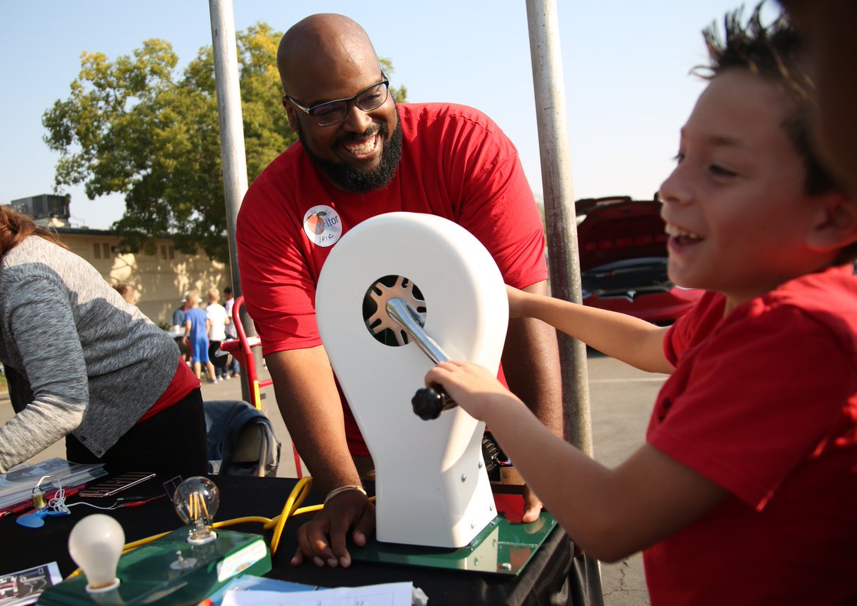 FolsomCordova's tweet photo. Thanks to partners like @SMUDUpdates @intel 
@MicronTech @7NanoNerds and more, students at 
@tjefolsom connected the classroom to the real world with hands-on #STEM learning recently. FULL STORY: https://t.co/m8cY4SWDio https://t.co/EhRRrnjZt3