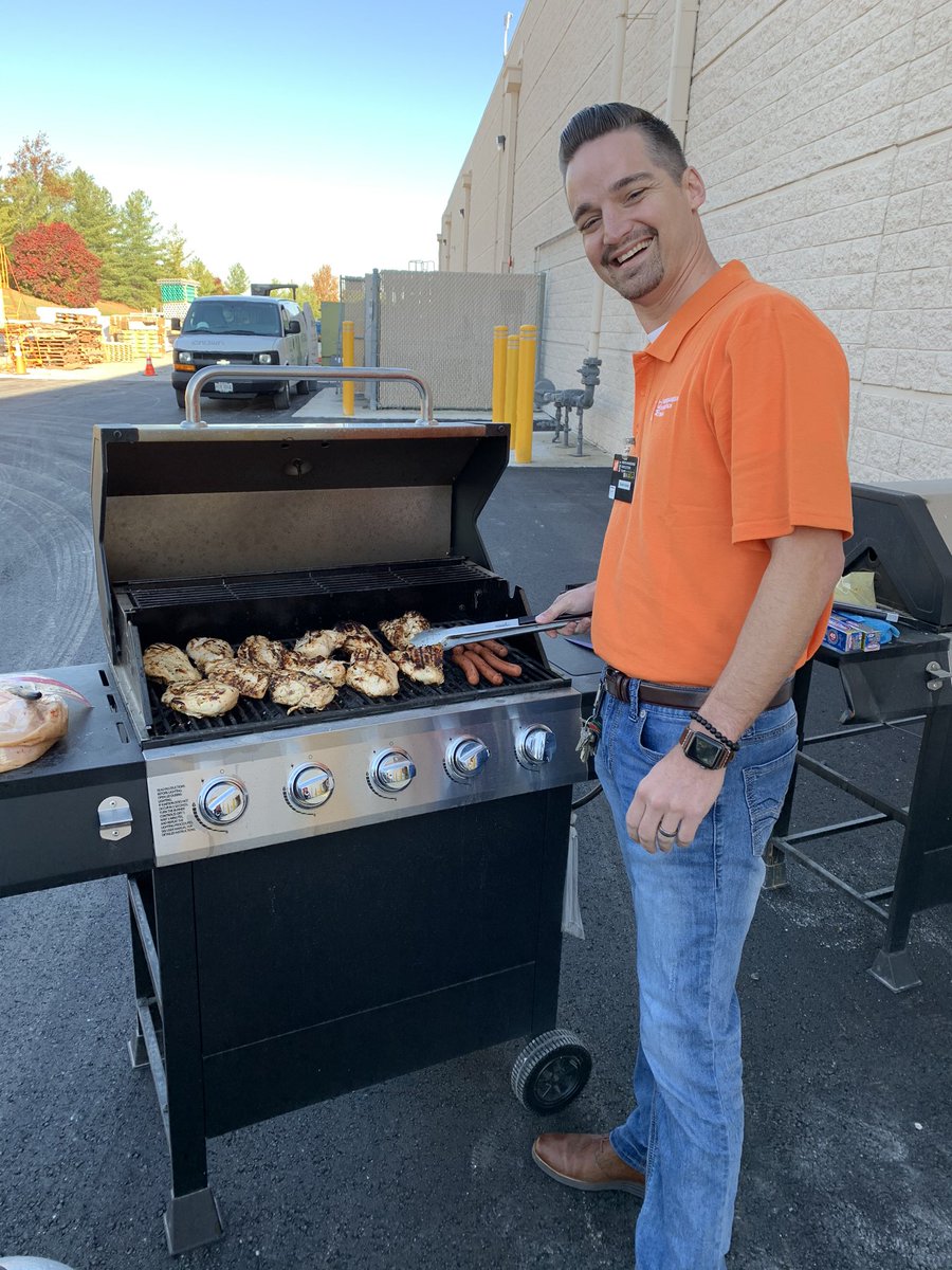 AaronSmith2306's tweet photo. Store &amp; MET partnership cookout was a success. A big thank you to Alba for the partnership! https://t.co/fTS9rxbgbR