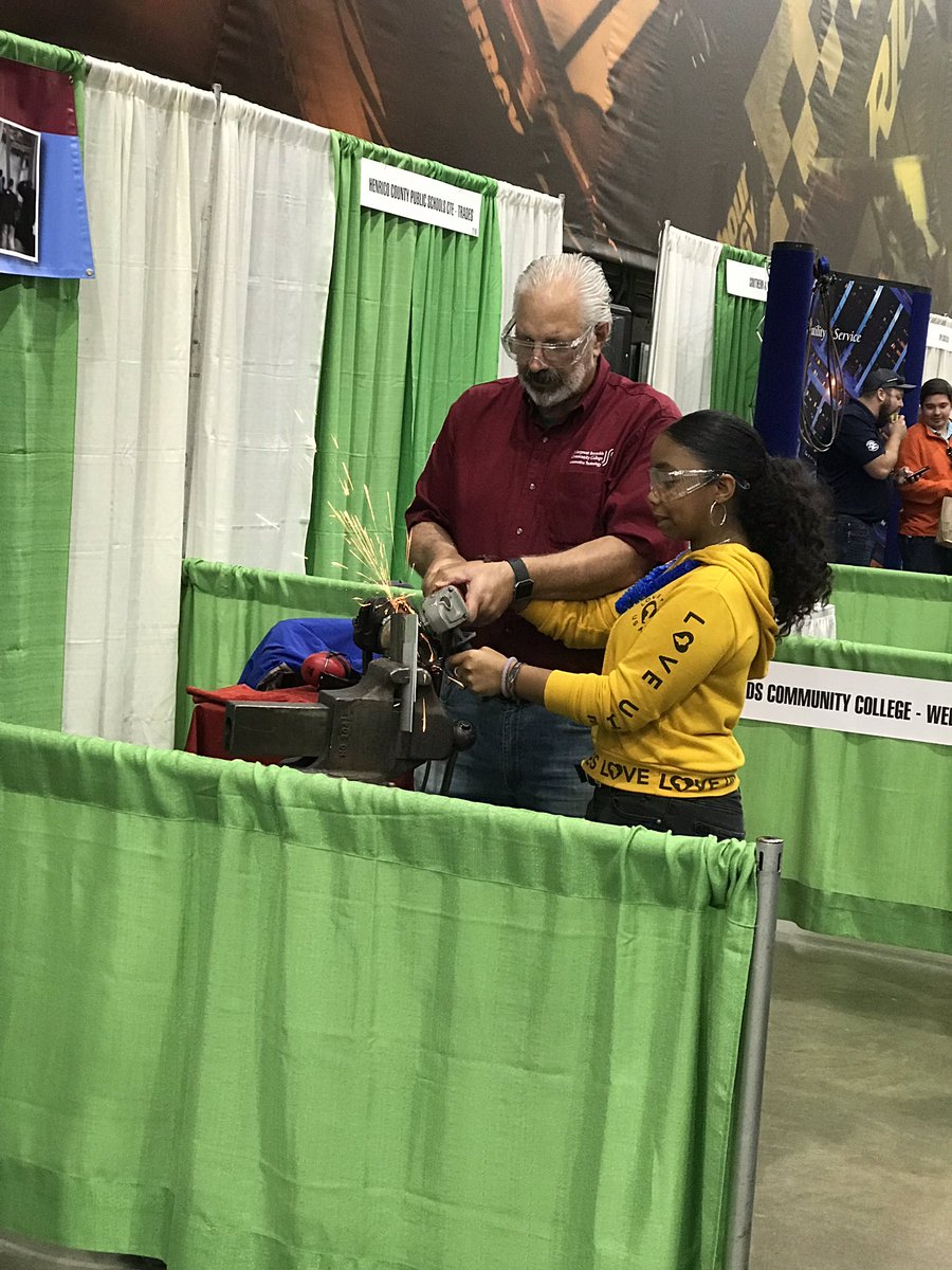 Allison Rapp (@ali_rapp) on Twitter photo Learning about all sorts of careers #everyraveneveryday_edms #oneCCPS #missiontomorrow <a href="/ChamberRVA/">ChamberRVA</a> Learning about all sorts of careers #everyraveneveryday_edms #oneCCPS #missiontomorrow <a href="/ChamberRVA/">ChamberRVA</a>