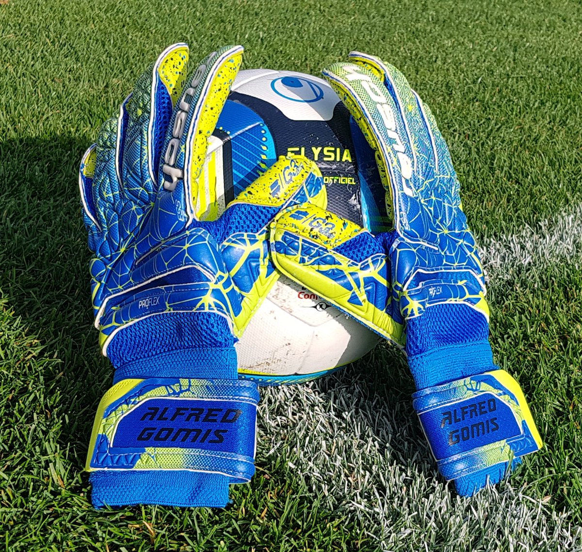 DFCO_Officiel's tweet photo. 💥 Jeu Concours @DFCO_Officiel / @BatonBourbotte ! 🤩

Tu veux gagner les gants d'@AlfredGom1s, monstrueux face à l'@OL ? 🔥

Pour tenter ta chance : 
👉🏻 RT ce post
👉🏻 Suis le compte @BatonBourbotte
👉🏻 Dis-nous si le #DFCO conservera le bâton à Brest !? https://t.co/RwjHRM5GyK