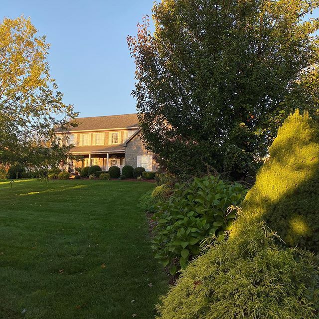 togetherinstyle's tweet photo. Home in the #fall in #connecticut #togetherinstyle #ip11pro #mycountryhome #ct https://t.co/RHpq0f7MkL