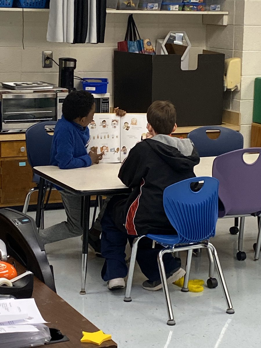 itutor_tots's tweet photo. First day of P.A.L.S (Peer Assisted Learning Strategies) Club for my students and they were so excited! Thanks for having us Ms.Mills 😊@FayetteNorth @LisaNMoore19 https://t.co/NigO3gQStH