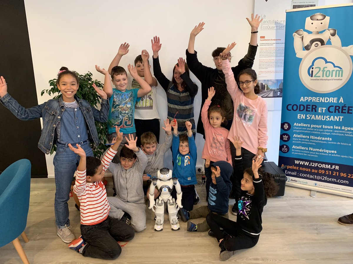 i2form's tweet image. Merci à la ville de Saint-Germain en Laye d’avoir retenu I2FORM pour l&apos;organisation d’ateliers numériques et robotiques destinés aux familles sous l&apos;action des élus et acteurs sociaux. Tous autour de NAO, cela se passe comme cela en fin d’atelier... @SBREurope #I2FORM @CUGPSEO