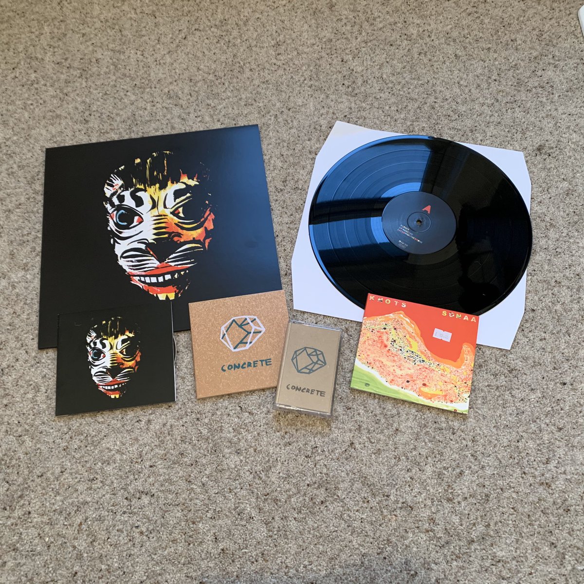 SONAASONAA's tweet photo. Our most recent album is available for just £0.50 on CD OR VINYL for a limited time only! Head to @WillkommenRecs Bandcamp to buy. @MarcusHamblett first solo record is also available and our previous album KNOTS for the same bargain price. https://t.co/sHFjR6OpF5 https://t.co/4yIjYTxZaC