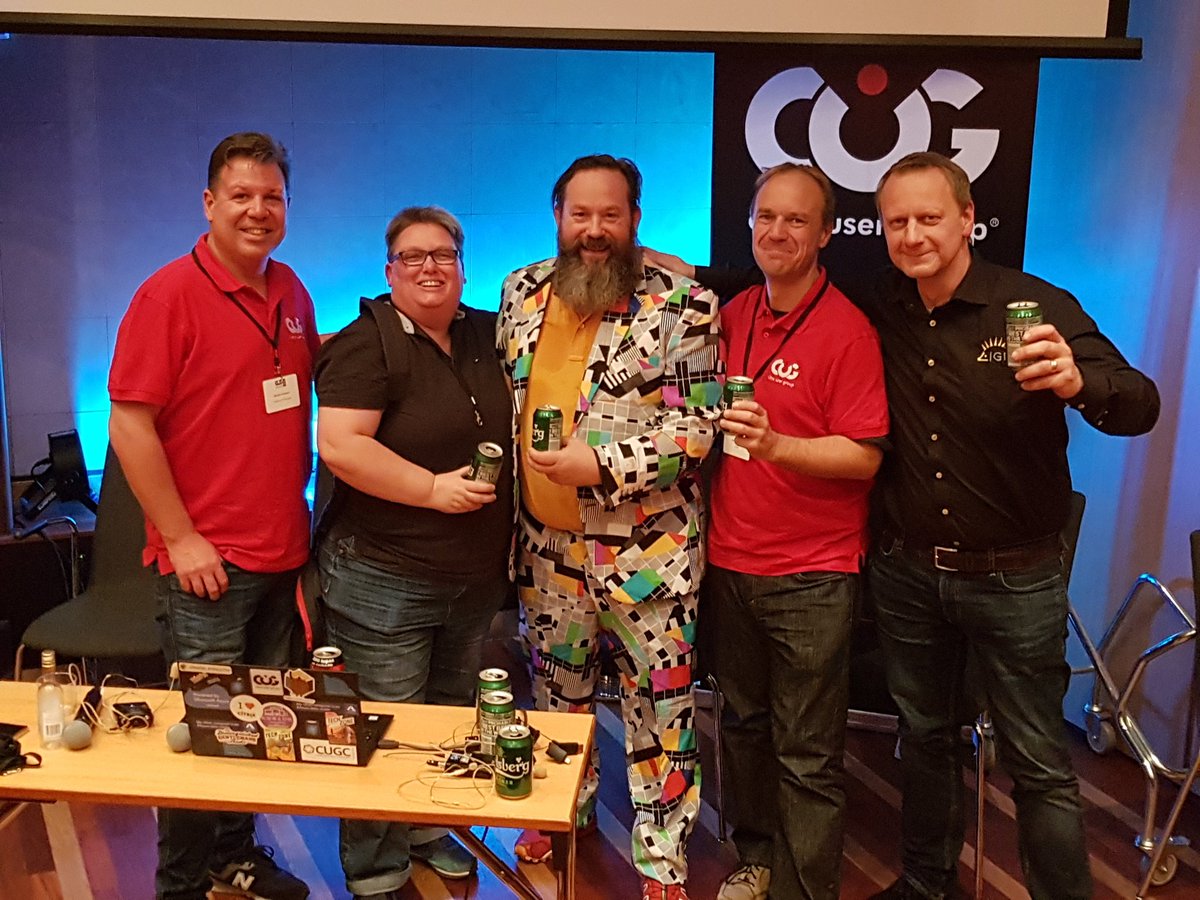 JamesBulpin's tweet image. Drink-fuelled Geek Speak session at #CUGtech @CUGNorway @myCUGC. Debating the hot topics in EUC. @LilleBear @RemkoWeijnen @virtuEs_IT @VirtualBrat
