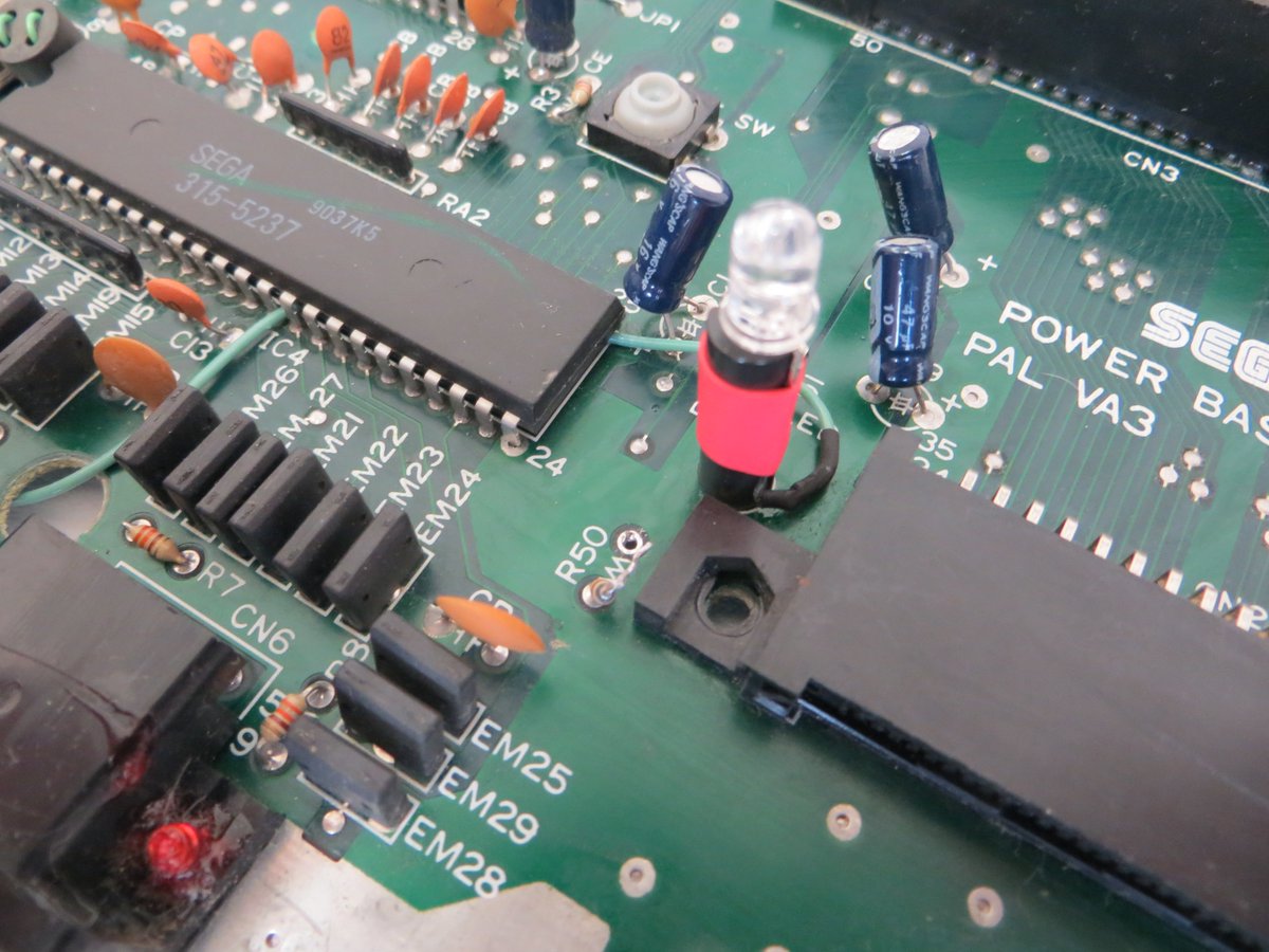 ConsoleMods's tweet image. #Sega Master System - full clean, new thermal paste on the voltage regulator &amp;amp; a dead-bug #Switchless #RegionMod installed. Owner can now enjoy some #60hz gaming as nature intended. #SegaMasterSystem #MasterSystem #ConsoleMods #ConsoleModding #OldSchoolGaming #SegaMods #8Bitt