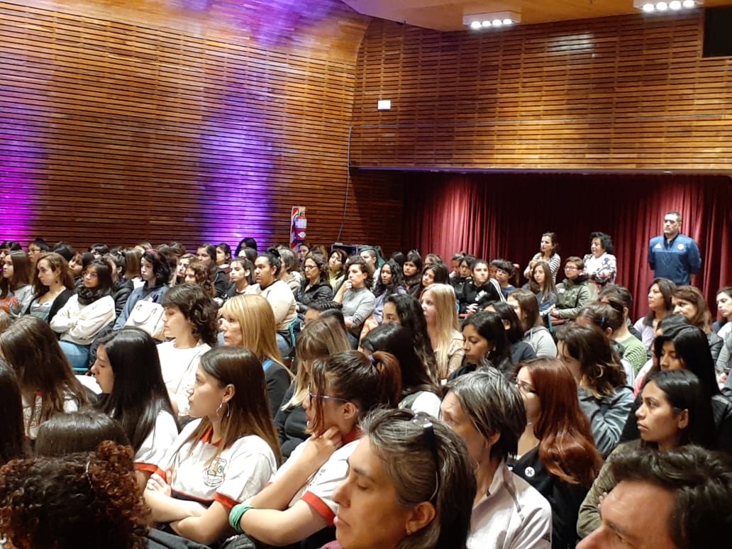 CarlaCarrizoAR's tweet photo. ¿Pensabas que la educación técnica es solo para varones? Mira: 140 alumnas y 40 docentes de escuelas técnicas en #ProgramandoFuturo. El Congreso debe reconocer estas jornadas que buscan disminuir las brechas de género 💪🏻https://t.co/ENaByogmyK @EducacionAR @INETetp y @EducacionBA https://t.co/RHZ14cd2QU