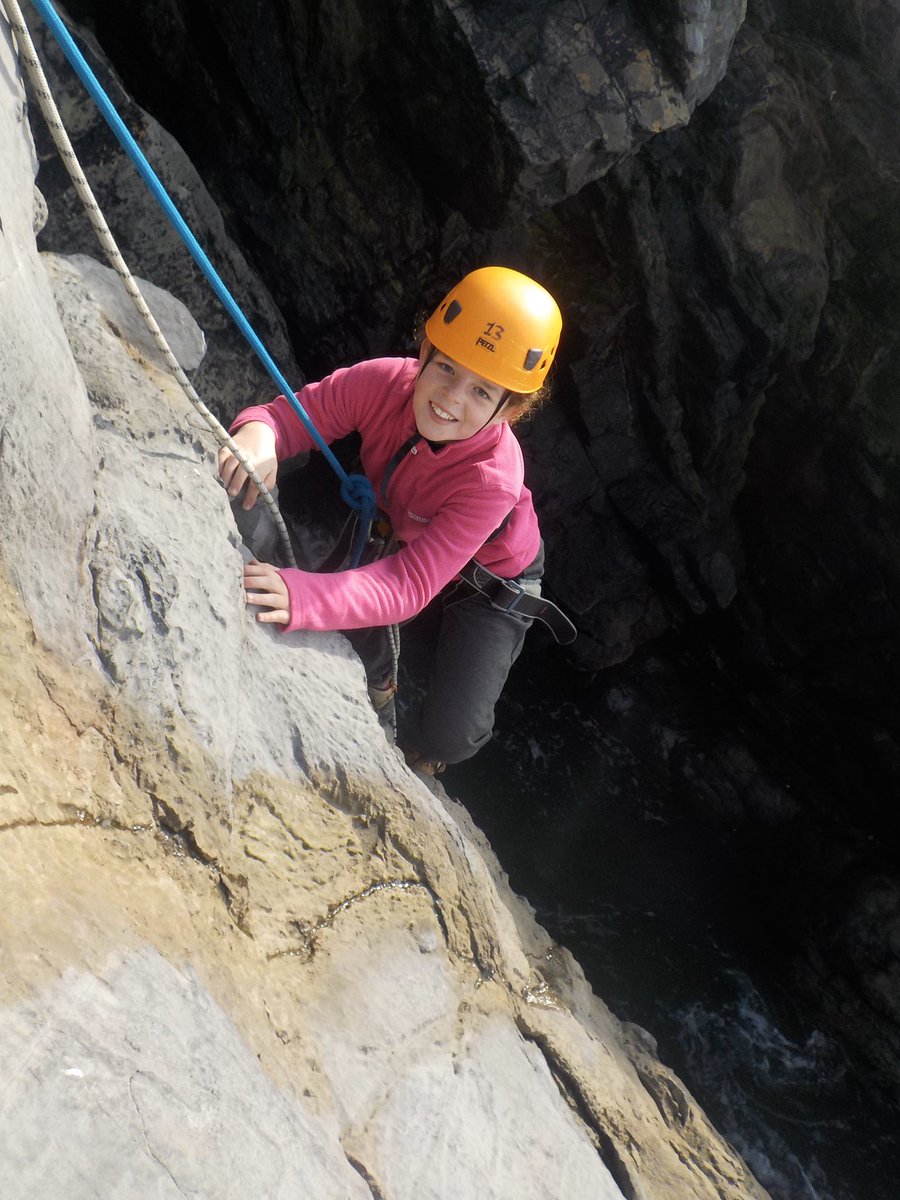 oxfordoutdoors's tweet photo. A day of #climbing, #abseiling and #exploring today with the groups from @Long_Furlong_PS 

#oxfordshireoutdoors #kilvroughmanor #schoolresidentials #outdooreducation #brilliantresidentials #gower #gowerpeninsular #characterandresilience #oxfordshireschools #swansea #adventure https://t.co/TRvW7DI1zl