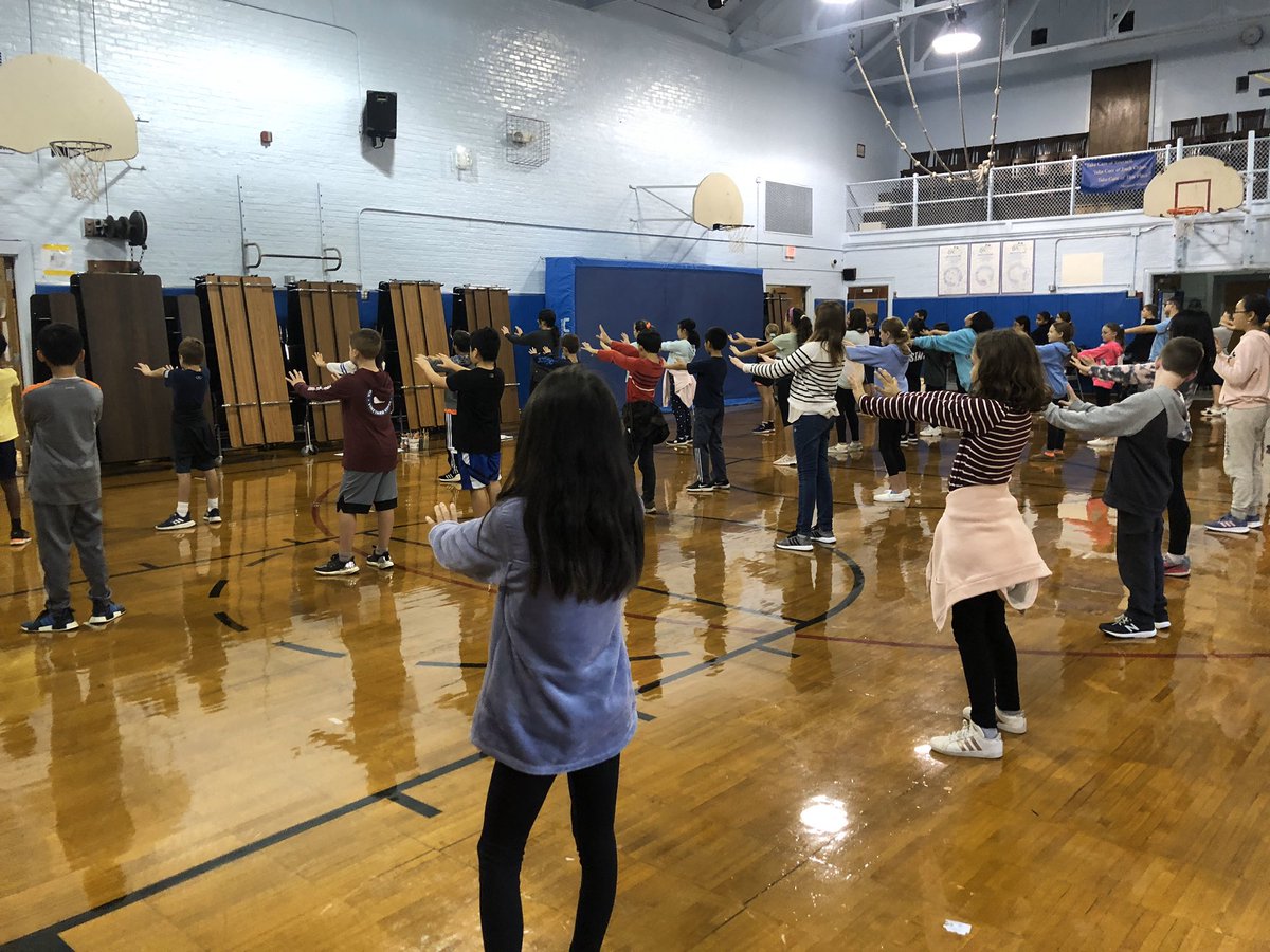 5Rlivelovelearn's tweet photo. We learned so much at the Health Fair today! Thank you to our school nurse for organizing this event, and to all the staff that helped to make it so engaging. #5Rrockstars2019 #rooseveltpride https://t.co/M6YFMAAytH