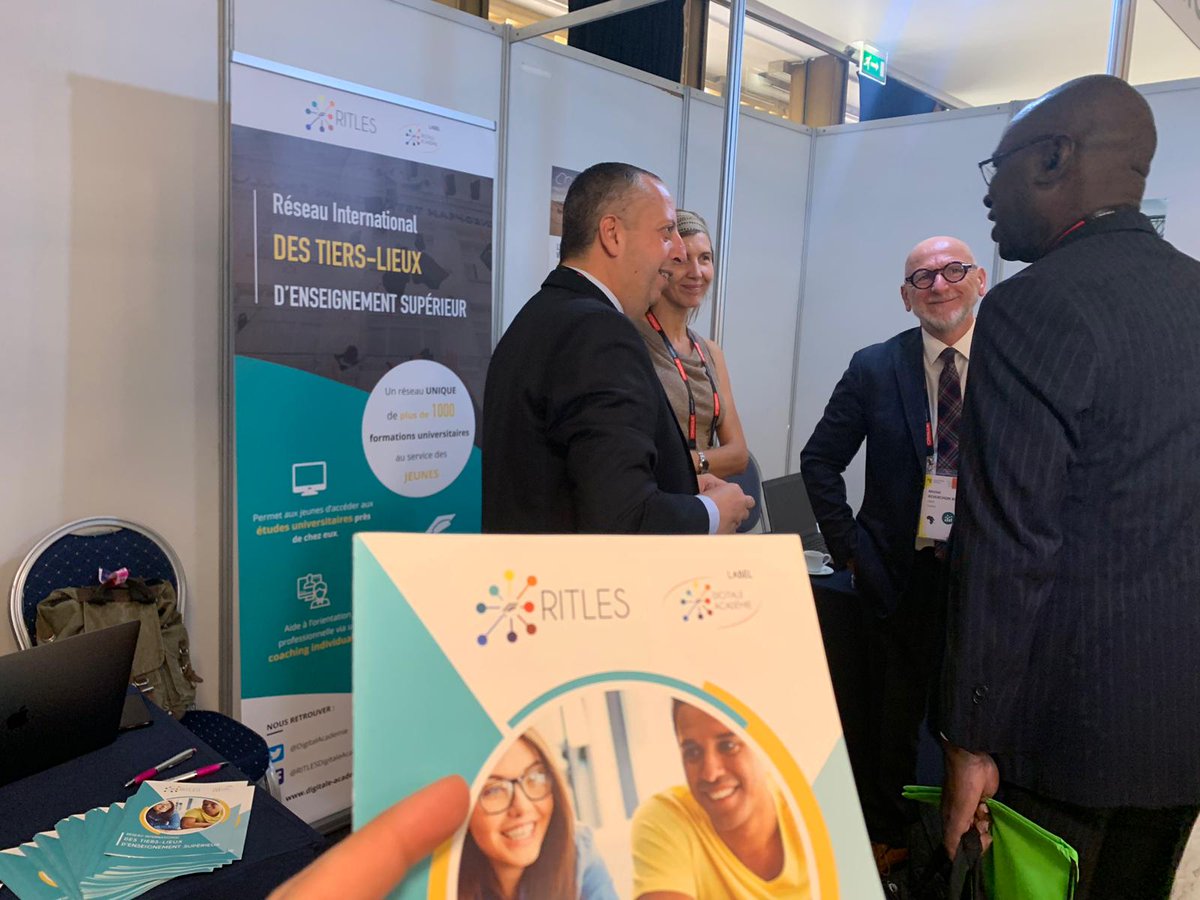 DigitalAcademie's tweet photo. .@b_chkroun représente le RITLES @DigitalAcademie au salon du @eLAconference avec notre fidèle partenaire @cned.

#enseignementsupérieur #jeunesse #DigitaleAcadémie https://t.co/VEDIZDF1zm