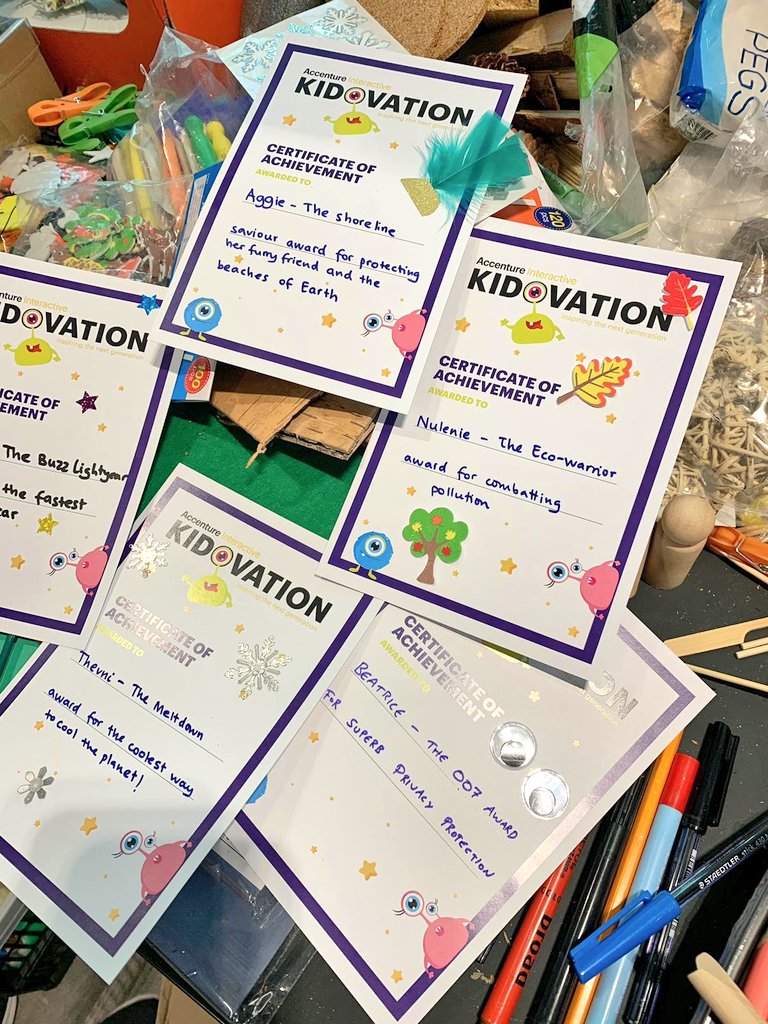 Creativity reigns! In 2 days @KidovationLife has empowered >200 kids with #DesignThinking & #Agile skills - making #persona, solving problems, #prototyping & #coding music with @Sonic_Pi 🚀🎶💻🎨👾
#UserCentricDesign #Creative #KidsWhoCode #GirlsWhoCode