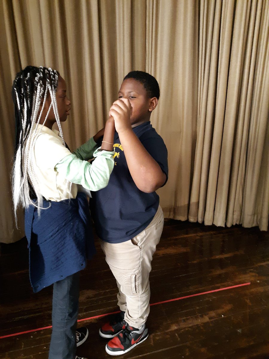 musicopiadance's tweet photo. Framework is never done: students at Meade Elementary in North Philadelphia rise to the challenge of building upper body strength, composure, and core, while working on social interaction with classmates. “We got this…” #UpANotch #DCPRocks #ArtEdWorks #AwkwardandAwesome https://t.co/OgwmpA50Gv