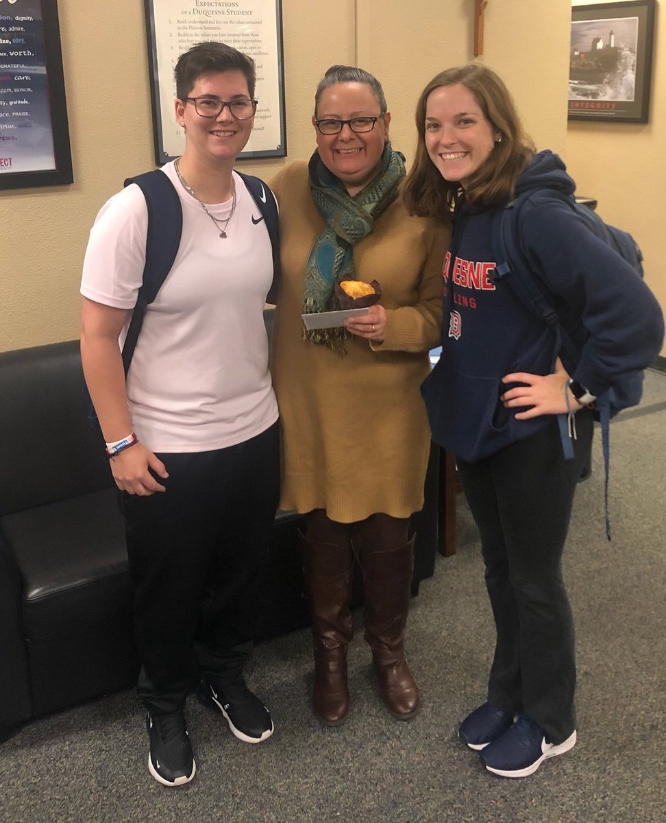 duqsaac1's tweet photo. Thanks for dropping off a muffin @DuqBowling! We are truly inspired by Alia Pustorino, the staff advisor for the #LGBTQ student organization! Thank you for making Duquesne's campus inviting for thoes of all sexual and gender orientations! 🏳️‍🌈🏆🎳#NCAAInclusion #A10inclusion https://t.co/CUJz4fXH34