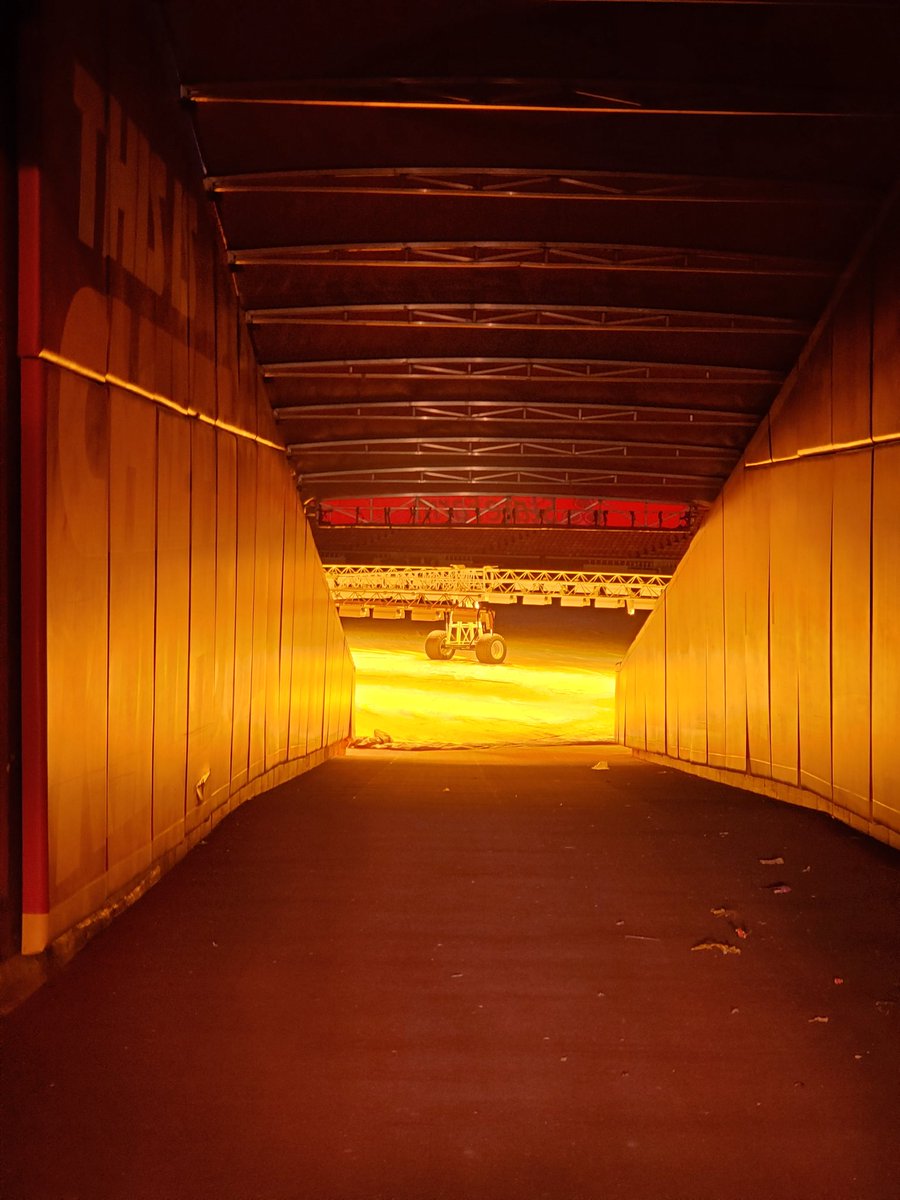 JoeyThomas91's tweet photo. The glow from the grow lights this morning was otherworldly. Time to pull them off and get Arrowhead ready for another primetime matchup! https://t.co/fLhU6xEAQv
