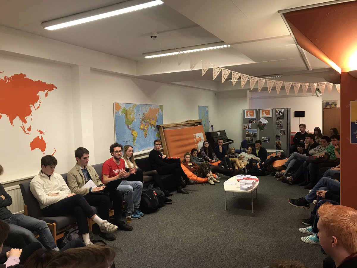 LancsLabourClub's tweet image. Another busy meeting tonight😎 We discussed campus politics ahead of LUSU’s and the future of Labour’s student movement✊

We voted *unanimously* to disaffecte from Labour Students and to affiliate to @LeftStudents 🤝🌹✊