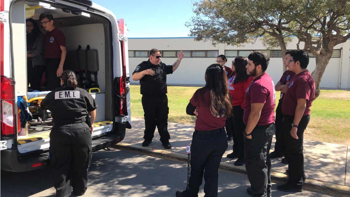 shs_emt2020's tweet image. A special thank you to Elite Medical Transport for visiting our EMT students today. The students learned about 911 transports and the endless benefits of working in EMS. 
@SocorroHS_HPA @SocorroISD @Socorro_HS #SHSFlagship #emtclass