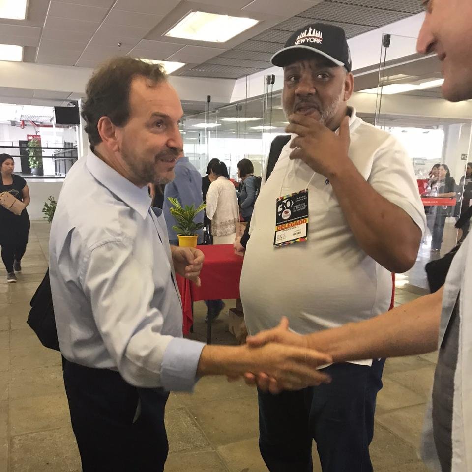 CelsoGiannazi's tweet photo. #Hoje, eu e o deputado Carlos #Giannazi estivemos no 30º Congresso do #Sinpeem conversando com os profissionais da Rede Municipal sobre os desafios da Educação na cidade de #SãoPaulo, sobre a luta por valorização e contra a política de desmonte da gestão Doria/Covas. https://t.co/6nvMFKvllq
