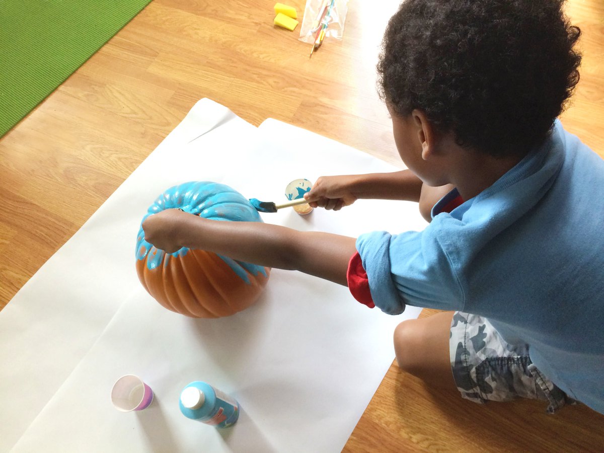 GoPLAE's tweet image. Thinking about how you can be more inclusive towards Trick-Or-Treaters who may not be able to indulge in Halloween Candy? Enter #TealPumpkinProject! Read on to get all the details🎃 #inclusivity #Halloween 
foodallergy.org/education-awar…