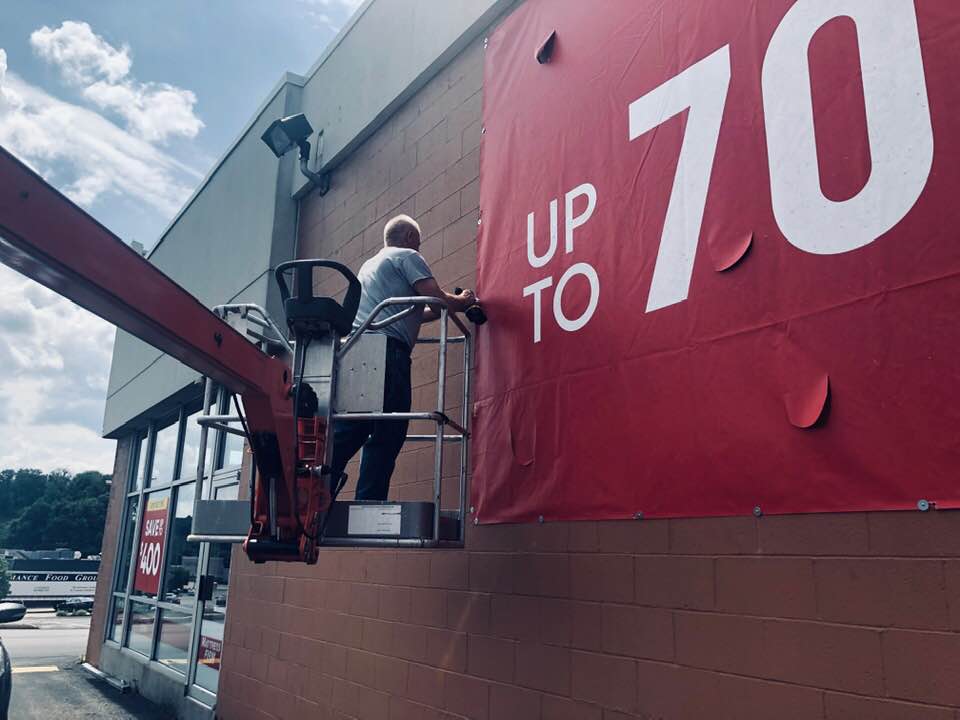 MrSign_PGH's tweet image. Securing all of the grommets on this large-format Mattress Firm banner.

#Banner #OutdoorBanner #LargeFormatBanner #Banner #BuisnessBanner #Pittsburgh #MrSign

mrsignpittsburgh.com/products.cfm?s…