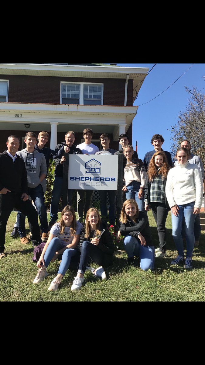 ShepHouse89's tweet photo. Thanks to Sayre School students for volunteering at the Shepherds House. #Community https://t.co/ckw6HFt4R6