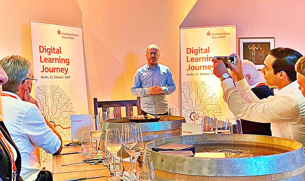 LMH's tweet image. Spannende Dinner Speech von Daniel Hubrich @StaffbaseHQ bei der #DigitalLearningJourney der #StadtsparkasseDüsseldorf!