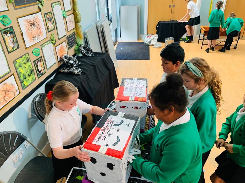 RoundhayY5's tweet image. Our Year 5’s were so deserving of their ‘Good to be Green’ treat today 💚 smiles all round at the halloween disco 🎃🎃🎃 #5CD #5HW #5TW #DoTheRightThing #goodtobegreen