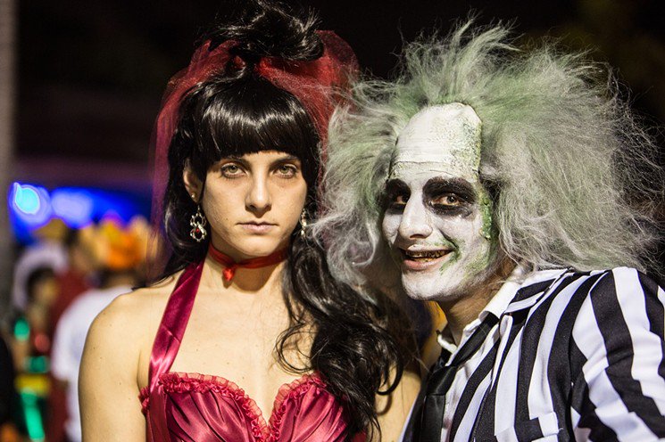 WynwoodMiami's tweet photo. The Official #WynwoodMiami #Halloween Guide: https://t.co/GZaZG1FTU3
#ThingsToDo #HalloWYN #WhereToGo #NeighborhoodGuide https://t.co/90yuTpcQ7x