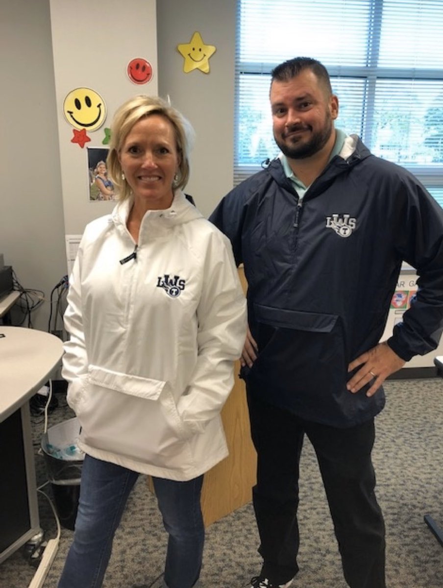 LSWDECA's tweet image. Pre-order your Titan pullover today!Order form on LSW website or posted below.  Sale ends 11/1 @kaylaengland35 @lswhstitans @TitanTDClub 
forms.gle/L2GkTfaT43pJwa…