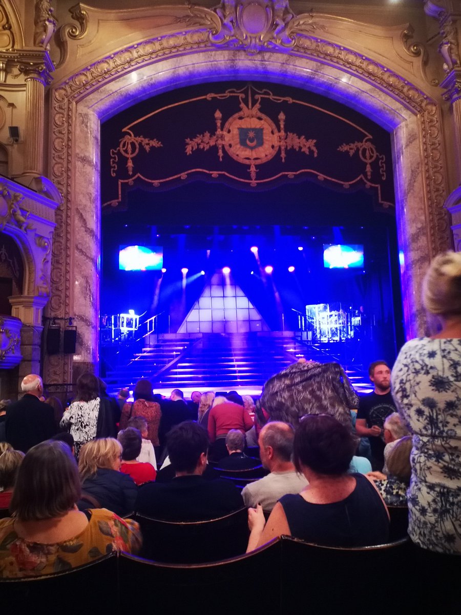 Ready to support one of our own in the cast! Well done Cliff, cracking evening had with the TPA team! #loveportsmouth #lovesouthsea @KingsTheatre @tsa_trust @tpaPortsmouth #headofdrama #stagetime #goteamTPA we laughed, we sang, we snaffled sweets! Good times ladies!