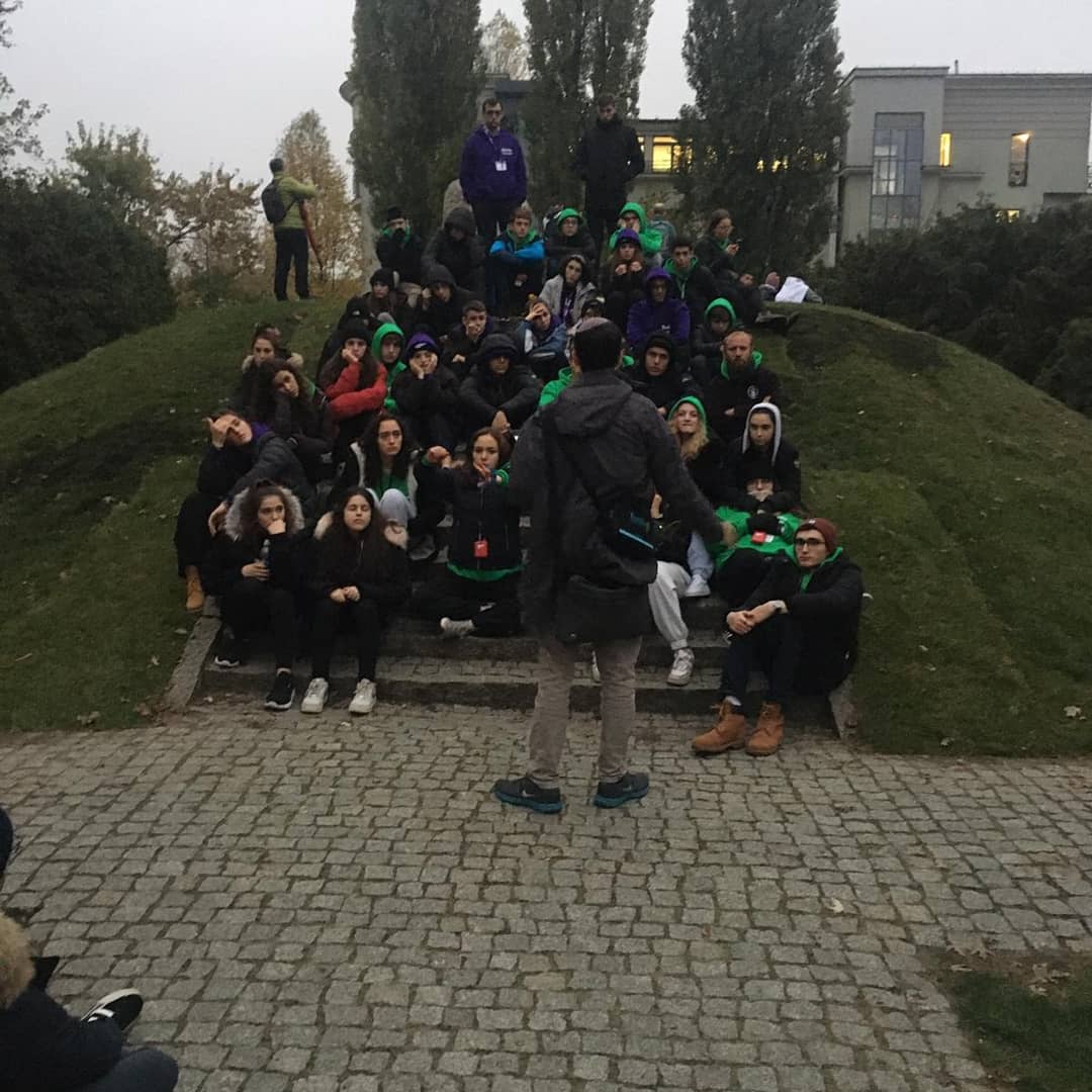 TheTribeUK's tweet photo. Today our #polandlearntolead arrived in #warsaw. We visited the Jewish cemetery and learnt about the ghetto and the uprising! #tribe #unitedsynagogue #jroots https://t.co/FCvdDAYPNf