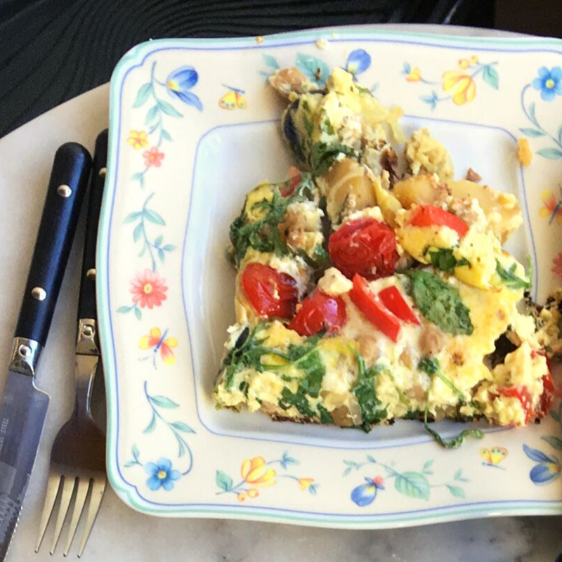 GetGrasso's tweet photo. Reducing carbs is easier when quiche tastes like this. The secret recipe for a satisfying, grain-free crust:
1.5 cups almond flour
1/3 cup Naked CB
1 egg
salt, and pepper
Bake at 325 until just browning before adding your quiche mixture - then bake until a knife comes out clean! https://t.co/xBwXFiOk7c