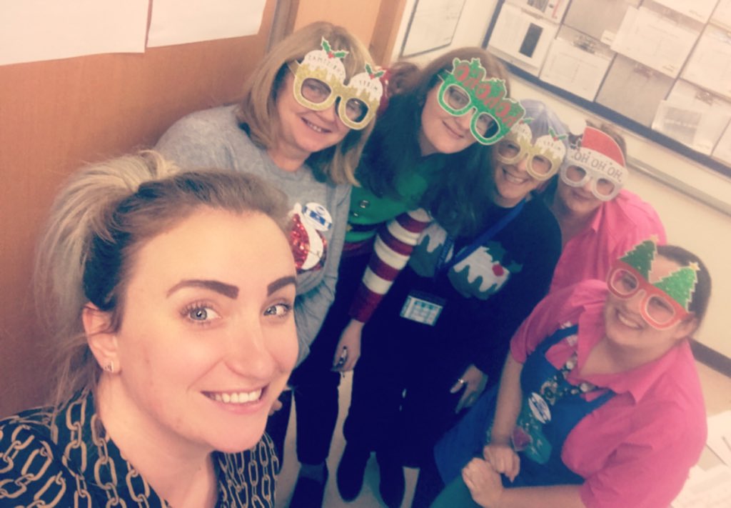 rentonj7's tweet image. Fab xmas meeting down the pointy end! #cornwall great to catch up and get ready for December!! Lovely to meet newbie Lee too who is doing fab!! #max #photo #funatwork #ready #beardedladies lovely to catch up with mobile Dee too ❤️ #exciting #readytogo great workshops too 👍🏻