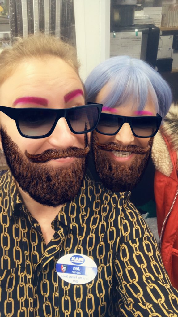 rentonj7's tweet image. Fab xmas meeting down the pointy end! #cornwall great to catch up and get ready for December!! Lovely to meet newbie Lee too who is doing fab!! #max #photo #funatwork #ready #beardedladies lovely to catch up with mobile Dee too ❤️ #exciting #readytogo great workshops too 👍🏻