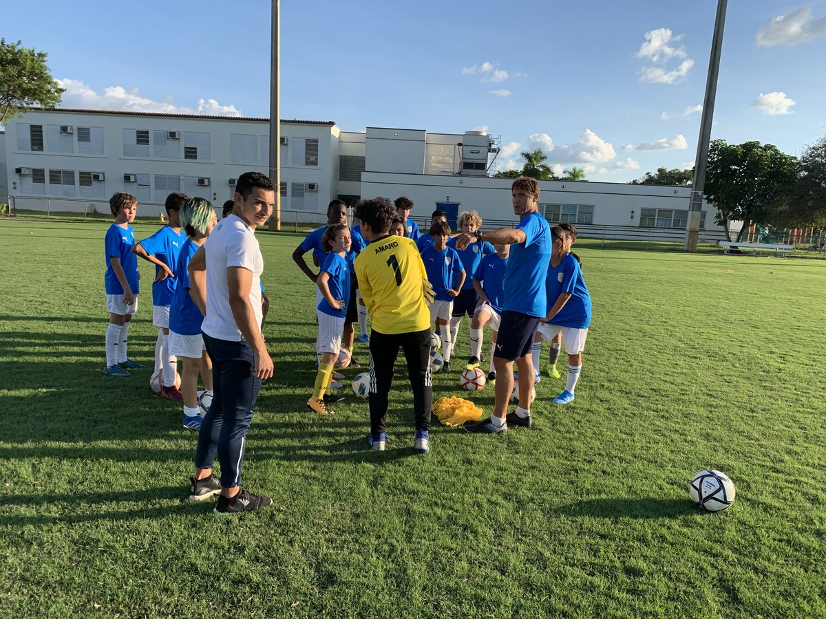 TheMiamiFC's tweet image. Several of our first-team players out in the community supporting the grassroots of soccer around South Florida ⚽️⭐️

#MiamiSoccer #MiamiFootball #USSoccerDevelopment #Miami #MiamiFC #SoccerTeam