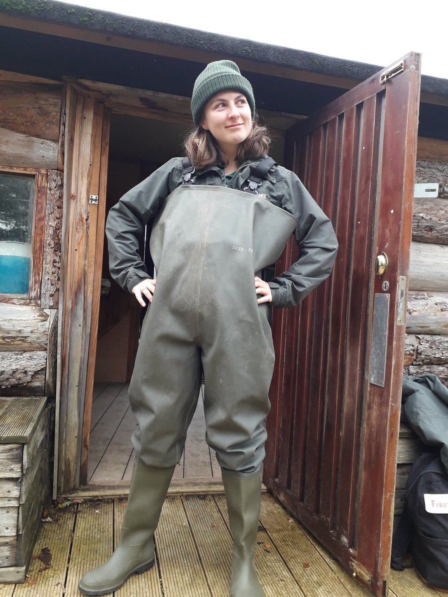 GGPWildlife's tweet photo. Happy to facilitate first pond maintenance experience for our #ledermantrainee today. @Tirzahswt rocked #wader chic whilst working with Youth Rangers at St Margarets Primary School #Crawley @SussexWildlife https://t.co/OERujIvIrA