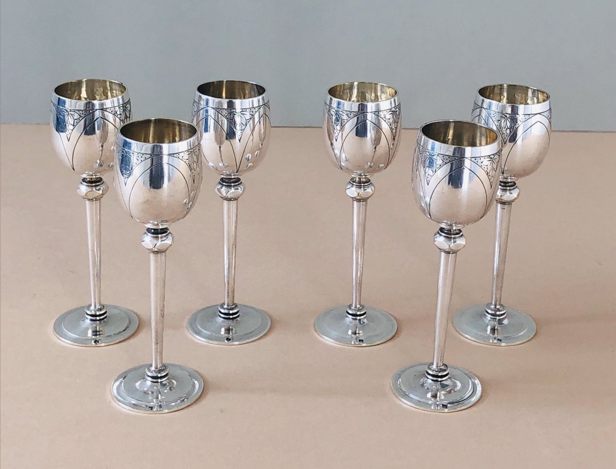 InfoAffair's tweet photo. This set is on my #Etsy shop. French silver plate miniature goblets, posh shot glasses....... are any @BaileysOfficial fans in the room? ☝️
https://t.co/Q4tsy3BPHc #silvergoblets #vintage #vintageshowandsell https://t.co/rikNm2bbVD