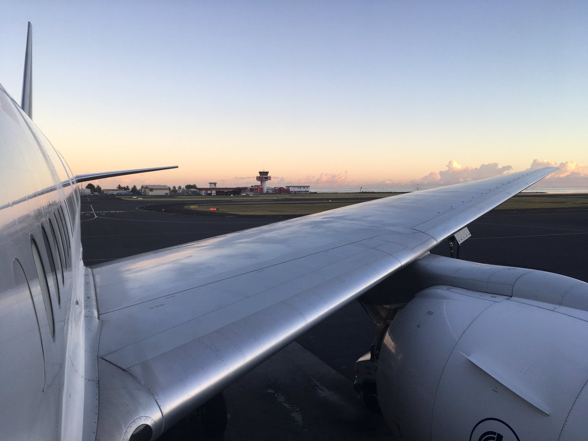 peytour13's tweet photo. #AF076 #LAX #PPT easy navigation today 😉
Final RNP 22
Always a great pleasure landing on a remote island 😀
#avgeek #pilotlife https://t.co/ttdJAOxoE8