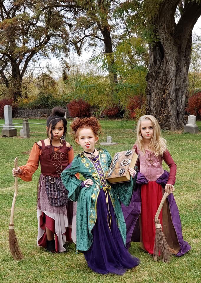 The Sanderson Sisters from #HocusPocus #Halloween facebook.com/760771879/post…