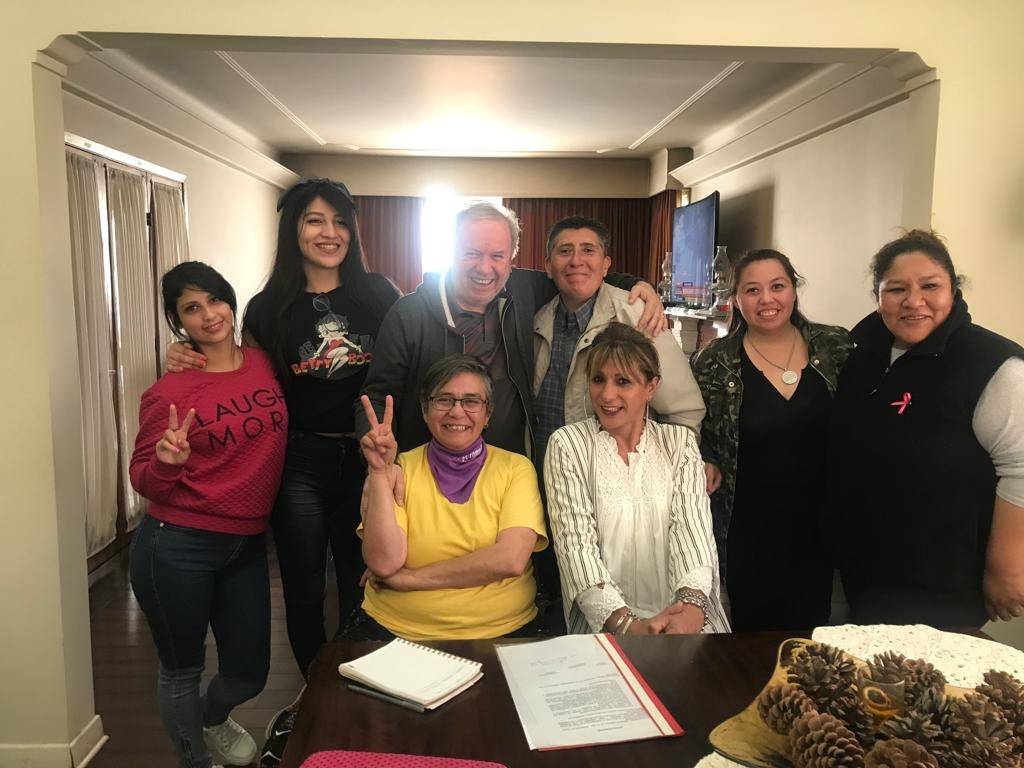 SCST2019's tweet photo. Esta tarde una muy amena charla y nuestro compromiso con la ONG Diversidad en Acción Marcela Chocobar.

Mucho por hacer desde la Muni. Gracias por visitarnos y escucharnos.

#FrenteTodosporGallegos
#DanielPeraltaIntendente
Lista 710 ✌️ https://t.co/KMAKl6Y2pr