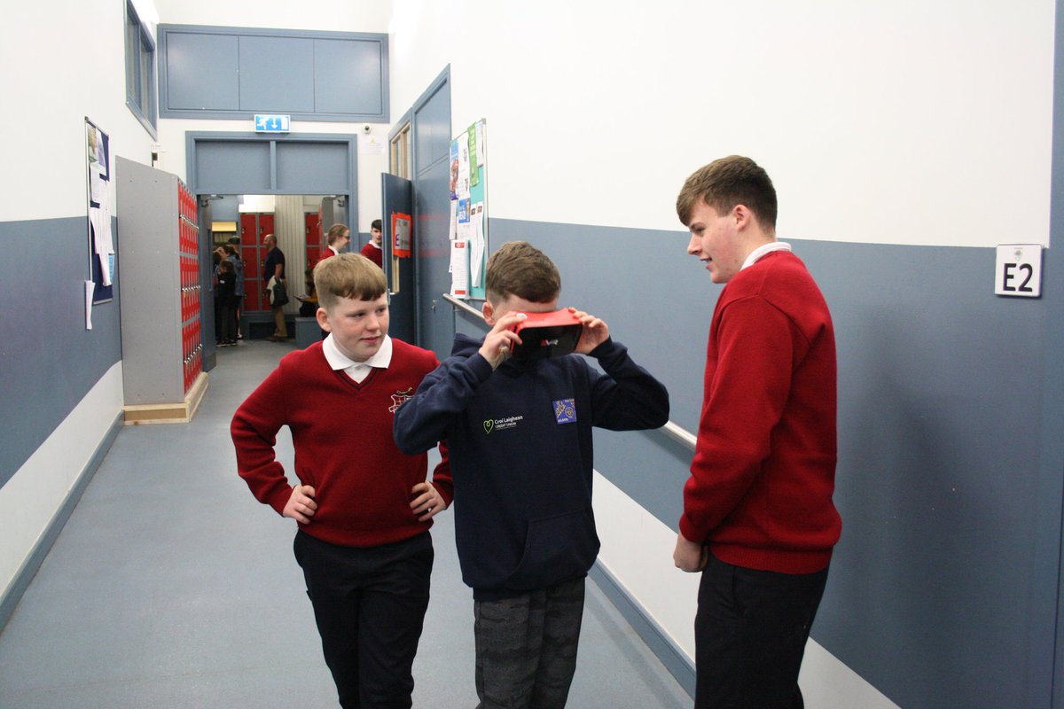 Students getting to experience History and Geography through Virtual Reality. Thanks to <a href="/SchooVR_IRE/">SchooVR</a> for providing the headsets